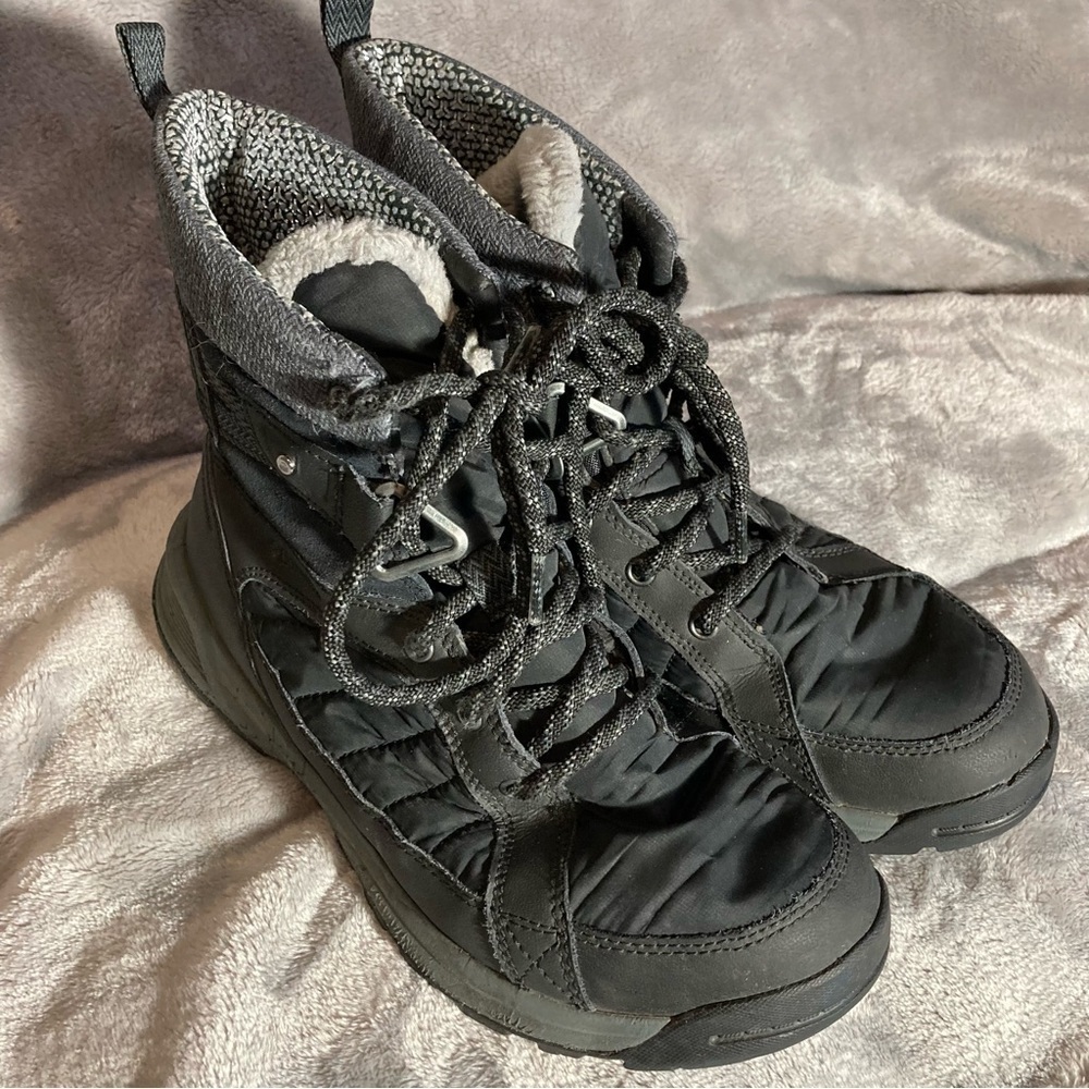Columbia Meadows Shorty Omni-Heat 3D Waterproof Winter Boots Size 8 Black